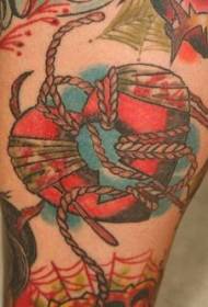 Bacak rengi aşk kalp ip dövme desenli