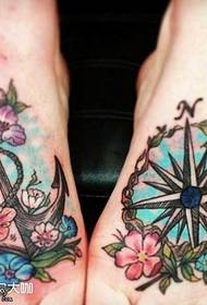 Tatuering mönster för fotankare kompass