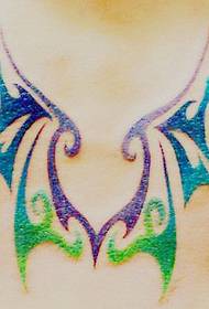 populiarus spalvų totemo sparnų tatuiruotės modelis