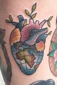 Rankos spalvos širdies tatuiruotė su lapais