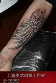 классическая татуировка с изображением крыльев
