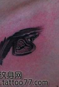 ຮູບແບບ tattoo ຫນ້າເອິກ feather lock