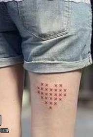 Bella tendenza di tatuaggi d'amori nantu à e gammi