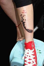 Vzor tetovania nôh peria