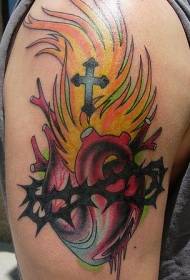Serce ciernie i wzór płomienia tatuaż krzyż kolor