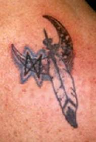 Північноамериканські аборигени перо і Місяць татуювання візерунок
