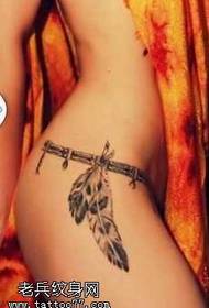 Талія сексуальне перо татуювання візерунок