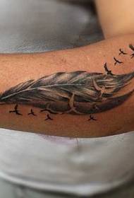Arm ლამაზი ბუმბულის tattoo ნიმუში