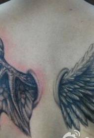 de volta un patrón de tatuaxe de ás de anxo e demo