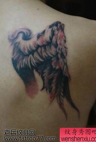 realistické tetovanie krídla