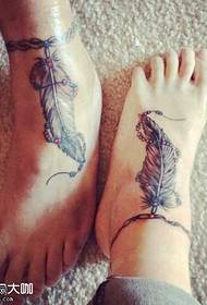patrón de tatuaje de plumas de pie
