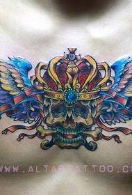 mužský hrudník hrudní cool lebka vzor tetování s křídly