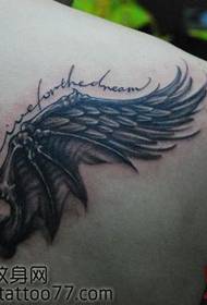 pabalik na alternatibong klasikong pattern ng tattoo ng wing