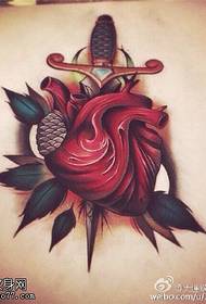 Tetovaža bodeža na ruku nacrtani organ