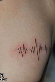 ရင်ဘတ်တခုတခုအပေါ်မှာ electrocardiogram တက်တူးထိုး