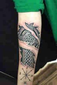Просты крыж татуіроўкі некалькі мінімалісцкіх ліній татуіроўкі крыж татуіроўкі