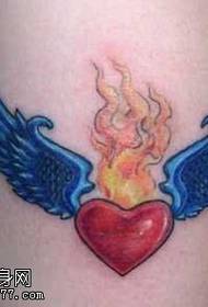 Patró de tatuatge d’ales d’amor de color del braç