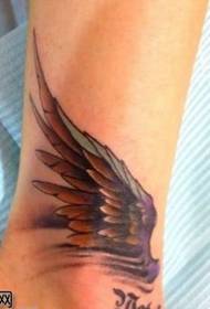 美女腿部好看流行的翅膀纹身图案