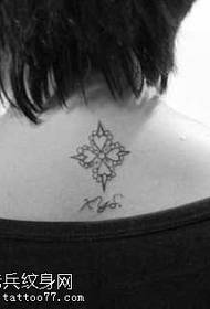 Красивая тотемная любовь татуировка на спине