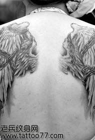 muguras vēsu spārnu tetovējuma modelis