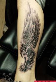 noga zgodan popularni mehanički uzorak za tetovažu krila