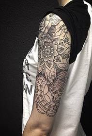 brazo Tatuaxe tótem tridimensional simple