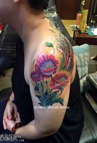 modello di tatuaggio fiore braccio