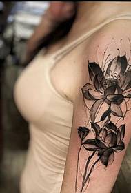niet-mainstream Girl arm inkt bloem tattoo patroon