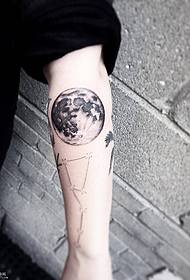 小臂月球纹身图案