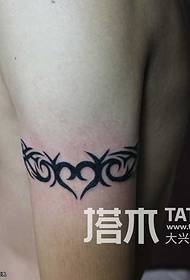 uzorak totemske tetovaže za ruku