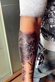 un patrón de tatuaxe de brazo que a todos lle gusta