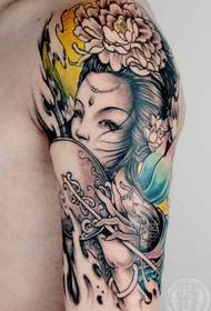 patrón de tatuaje de geisha de brazo