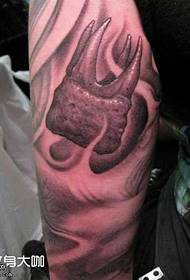 arm bloed tattoo patroon