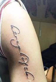 ບຸກຄະລິກມີແຂນຂອງຮູບແບບ tattoo ອັງກິດ