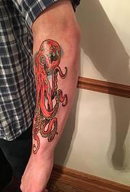 muška ruka podlaktica lijepa s šarenim uzorkom tetovaže hobotnice