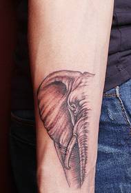 besoa sormen egun erdiko elefante tatuaje eredua