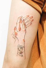 un grupo de pequeños tatuajes de tatuajes de brazo frescos y delicados
