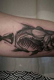 käsivarsi kala luu tatuointi malli