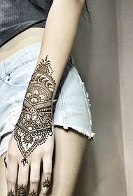 arm beautiful fashion Henna tattoo pattern