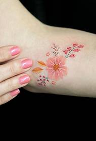 picculu modellu di tatuaggi di fiore di bracciu