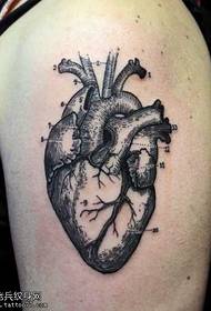 paže srdce tetování vzor