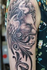 exquisite black-gray animal tattoo picture on the arm
