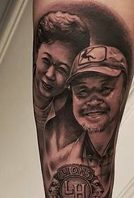 rankos pora įsimylėjėlių portreto tatuiruotės modelio