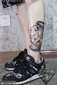 ноги будильник татуювання візерунок