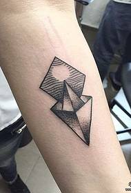 Beso txikiko puntu geometrikoa arantza tatuaje eredu sinplea