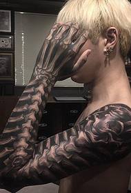 Mode Jugend linke Hand übertrieben Skelett Blume Arm Tattoo Bild