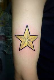 手臂金黄色的五角星小树叶纹身图案