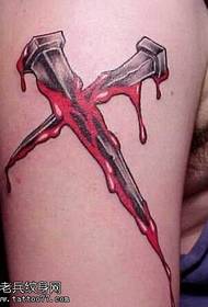 blod på armen Kors tatueringsmönster