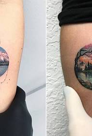 tatuaje de patrón de paisaje circular geométrico sutil fresco