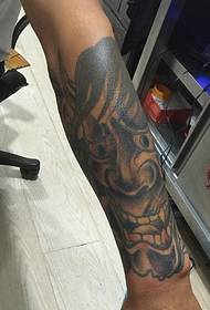 tatuaje de brazo de día frito clásico tatuaje de prajna gris negro negro clásico